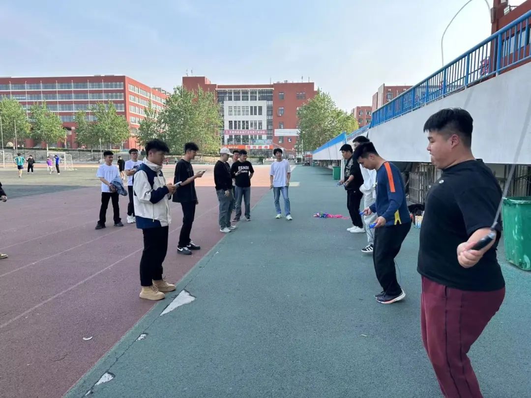 开云首页登录-包含跳绳争霸赛：速度与耐力的较量的词条