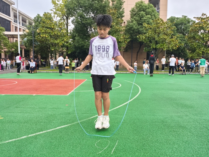 包含跳绳争霸赛：速度与耐力的较量的词条