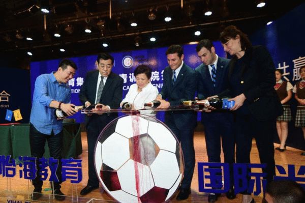 关于国际足球专家与本土教练深度交流，提升战术水平的信息