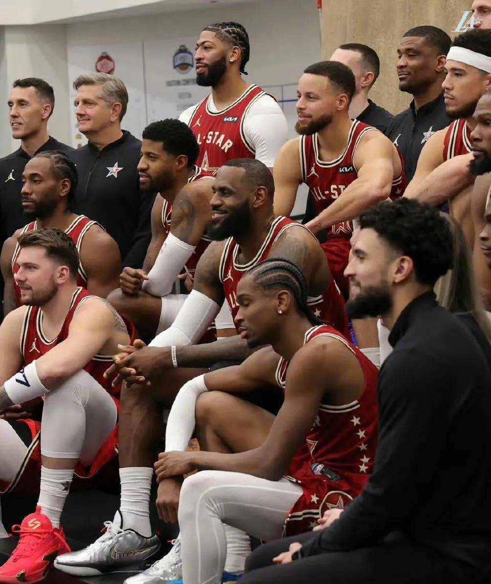 开云体育:NBA全明星周末：明星球员精彩表演回顾的简单介绍