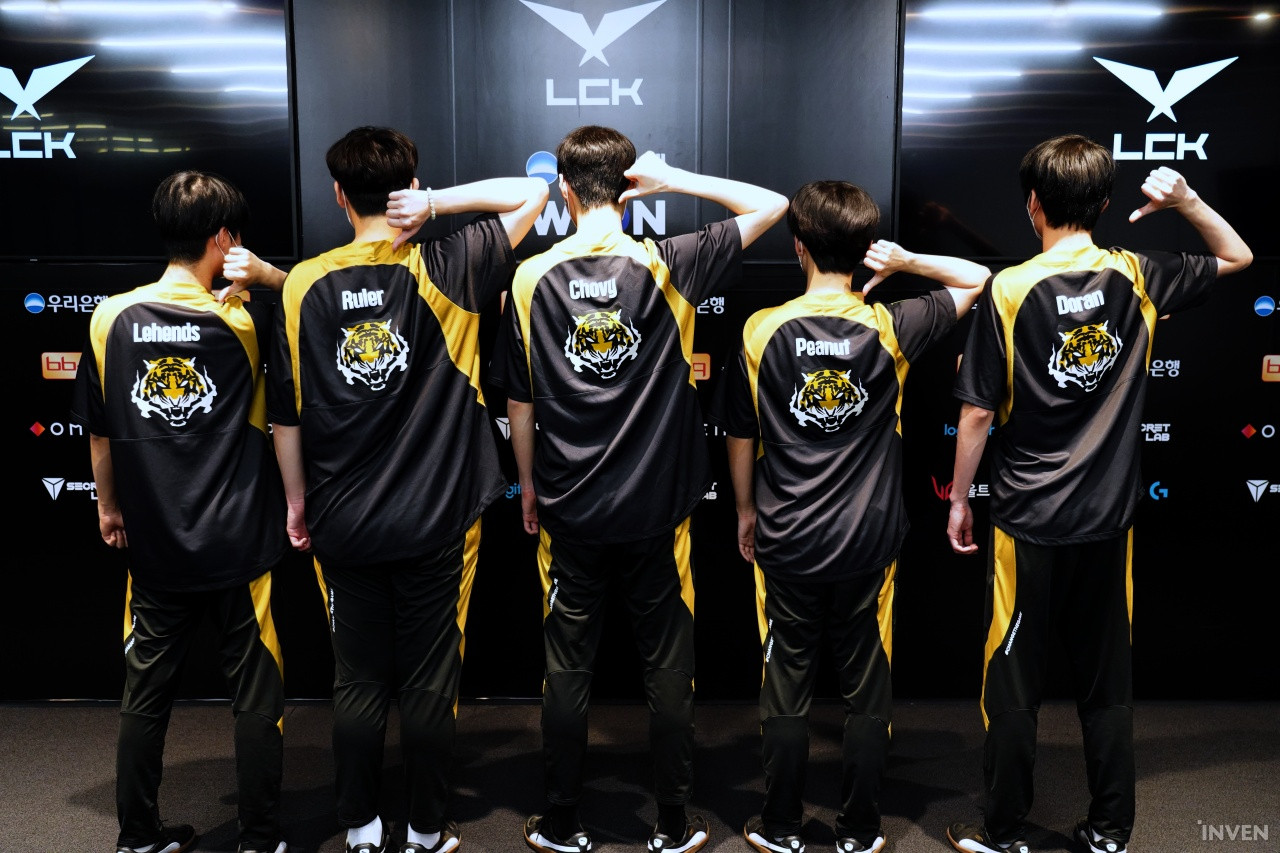 包含开云体育:电竞战队引入女性领队，打破性别偏见的词条