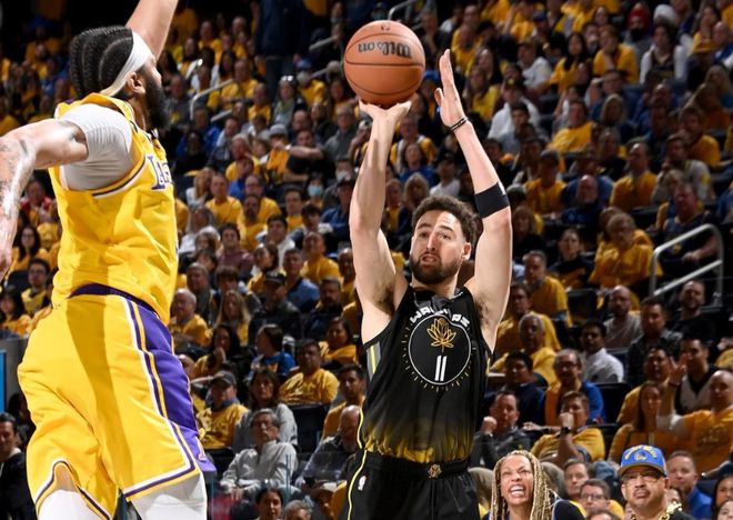 关于开云体育:社交媒体对运动员职业生涯的影响:机遇与挑战的信息 关于开云体育:社交媒体对运动员职业生涯的影响:机遇与挑战的信息